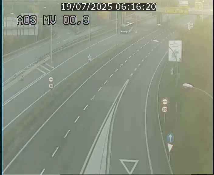 Traffic live webcam Luxembourg Croix de Gasperich - A3 - BK 0.4 - direction Luxembourg