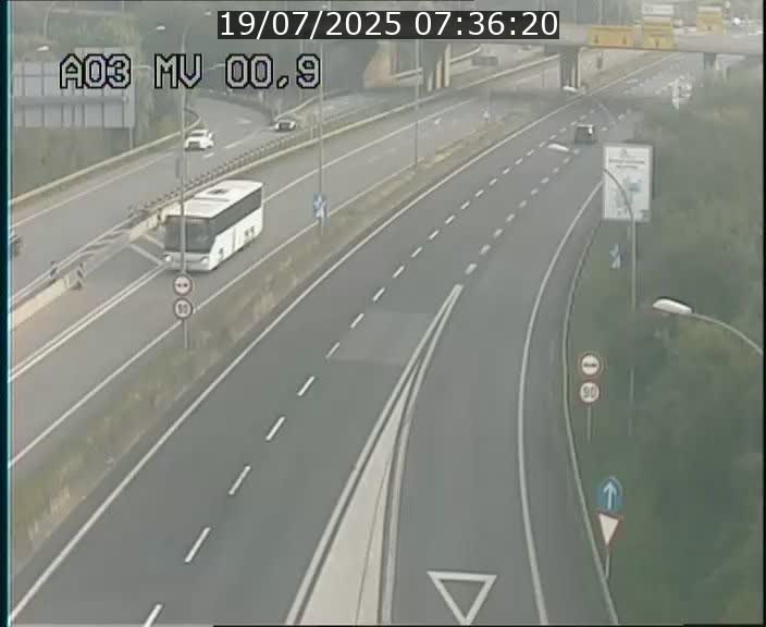 Traffic live webcam Luxembourg Croix de Gasperich - A3 - BK 0.4 - direction Luxembourg