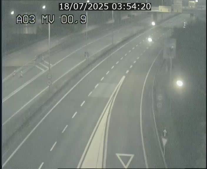 Traffic live webcam Luxembourg Croix de Gasperich - A3 - BK 0.4 - direction Luxembourg