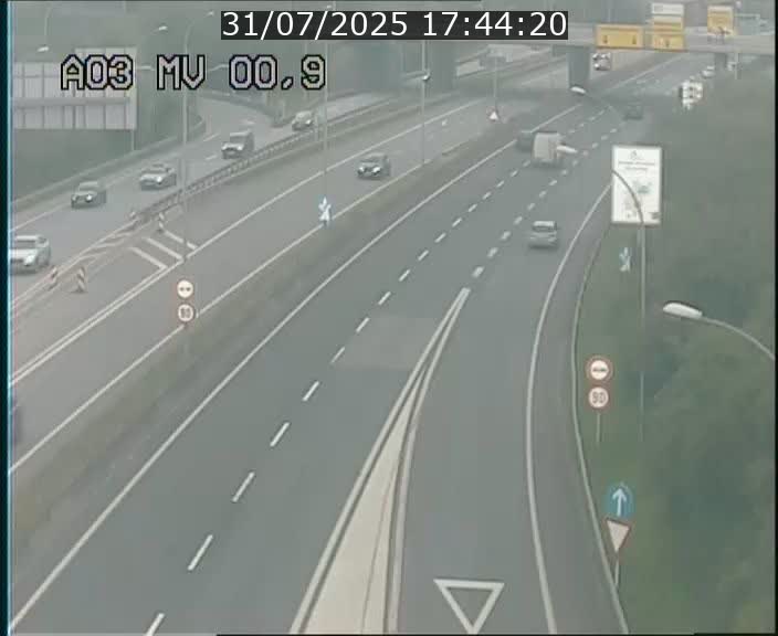 Traffic live webcam Luxembourg Croix de Gasperich - A3 - BK 0.4 - direction Luxembourg