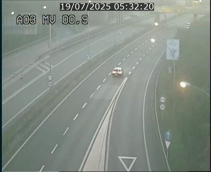 Traffic live webcam Luxembourg Croix de Gasperich - A3 - BK 0.4 - direction Luxembourg