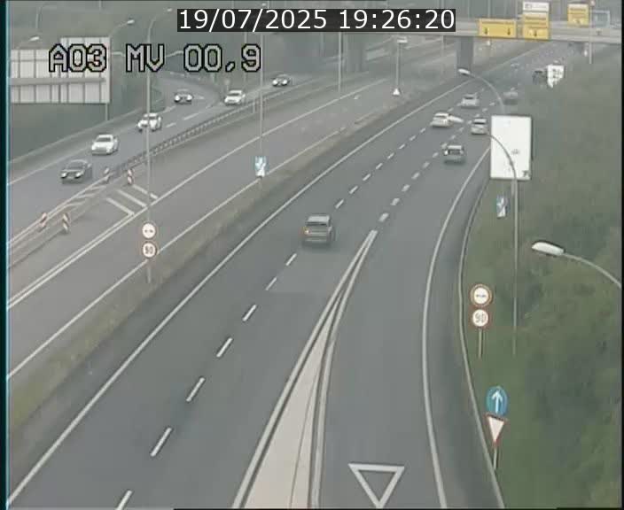 Traffic live webcam Luxembourg Croix de Gasperich - A3 - BK 0.4 - direction Luxembourg