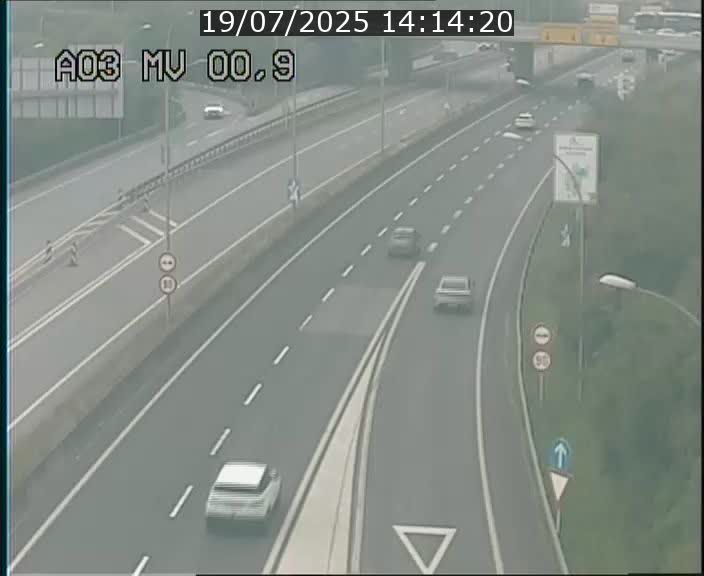 Traffic live webcam Luxembourg Croix de Gasperich - A3 - BK 0.4 - direction Luxembourg