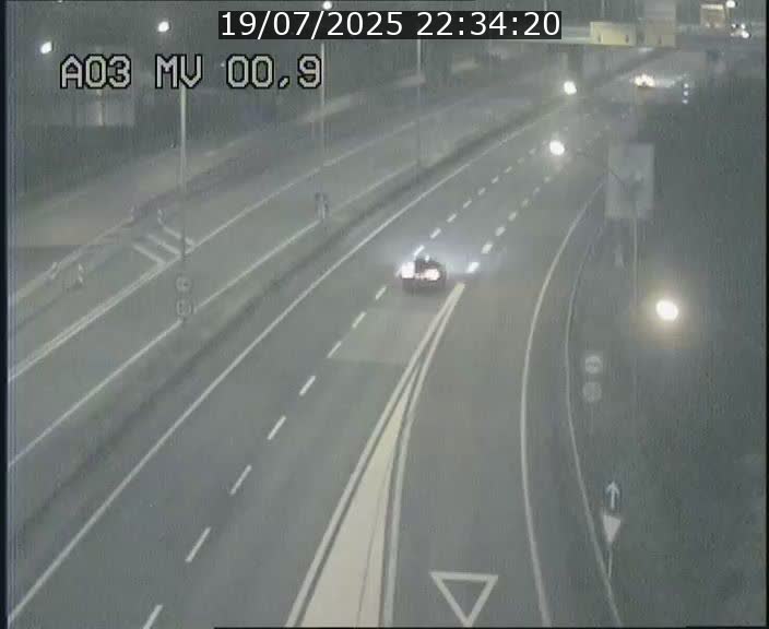 Traffic live webcam Luxembourg Croix de Gasperich - A3 - BK 0.4 - direction Luxembourg
