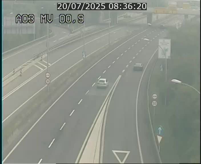 Traffic live webcam Luxembourg Croix de Gasperich - A3 - BK 0.4 - direction Luxembourg