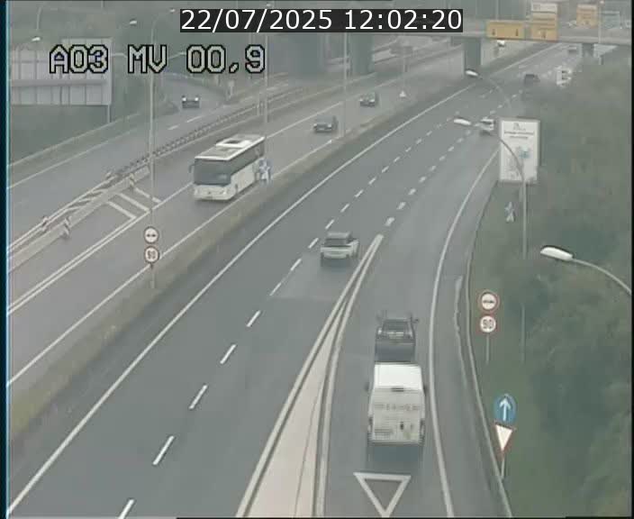 Traffic live webcam Luxembourg Croix de Gasperich - A3 - BK 0.4 - direction Luxembourg