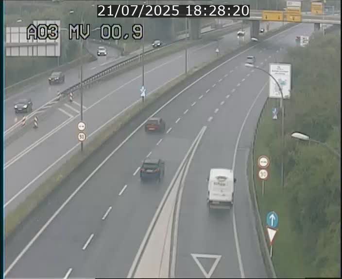 Traffic live webcam Luxembourg Croix de Gasperich - A3 - BK 0.4 - direction Luxembourg