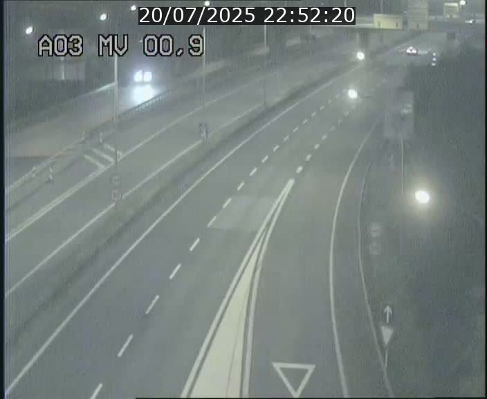 Traffic live webcam Luxembourg Croix de Gasperich - A3 - BK 0.4 - direction Luxembourg