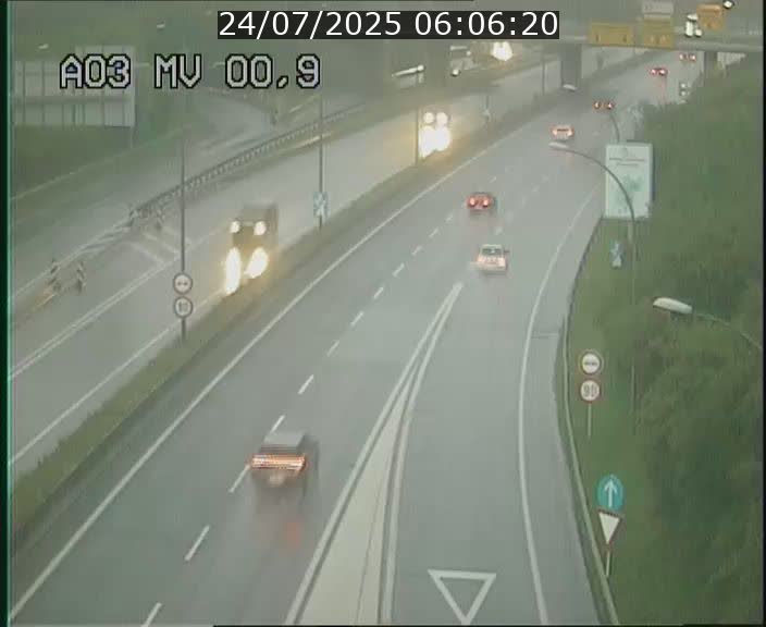Traffic live webcam Luxembourg Croix de Gasperich - A3 - BK 0.4 - direction Luxembourg