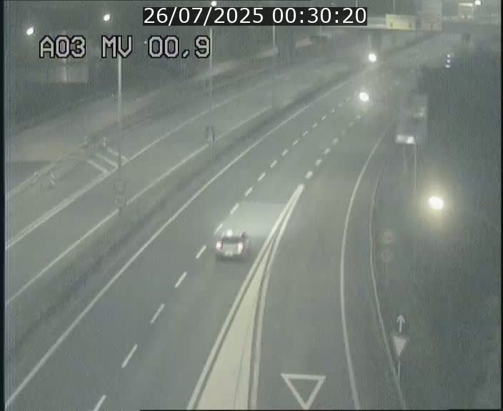 Traffic live webcam Luxembourg Croix de Gasperich - A3 - BK 0.4 - direction Luxembourg
