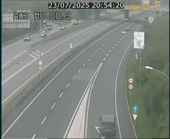 Traffic live webcam Luxembourg Croix de Gasperich - A3 - BK 0.4 - direction Luxembourg