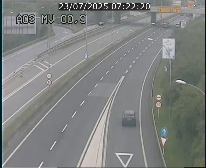 Traffic live webcam Luxembourg Croix de Gasperich - A3 - BK 0.4 - direction Luxembourg