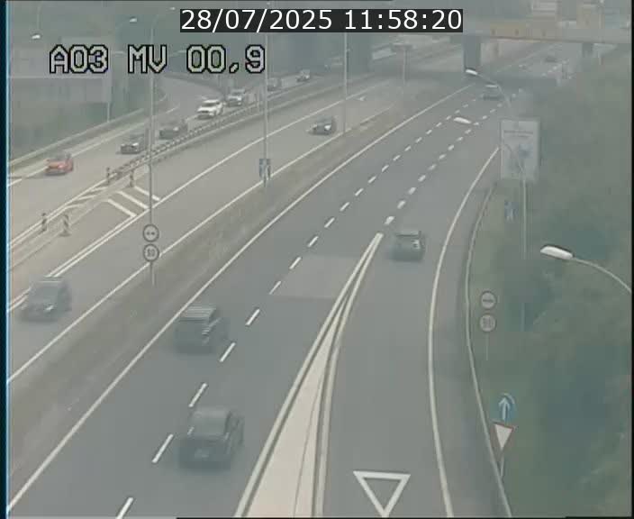 Traffic live webcam Luxembourg Croix de Gasperich - A3 - BK 0.4 - direction Luxembourg