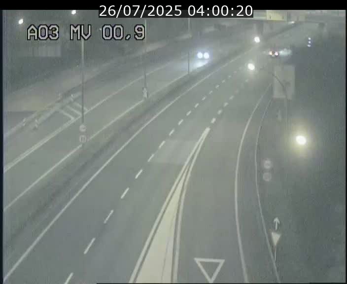 Traffic live webcam Luxembourg Croix de Gasperich - A3 - BK 0.4 - direction Luxembourg