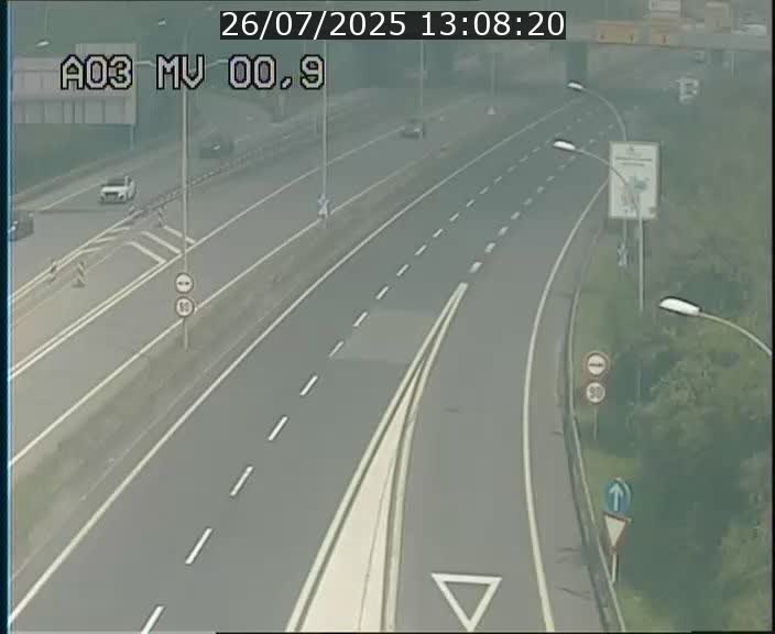 Traffic live webcam Luxembourg Croix de Gasperich - A3 - BK 0.4 - direction Luxembourg