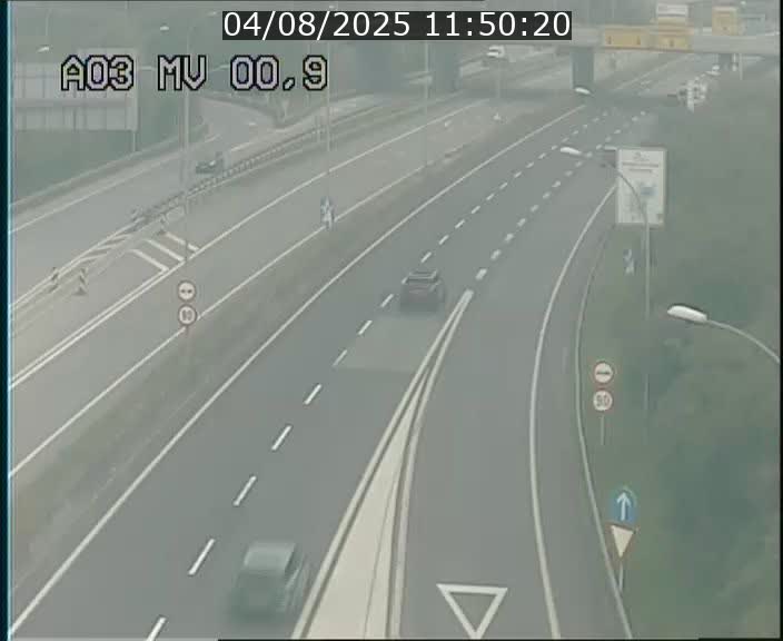 Traffic live webcam Luxembourg Croix de Gasperich - A3 - BK 0.4 - direction Luxembourg