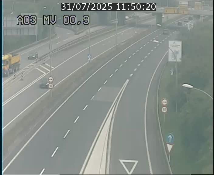 Traffic live webcam Luxembourg Croix de Gasperich - A3 - BK 0.4 - direction Luxembourg