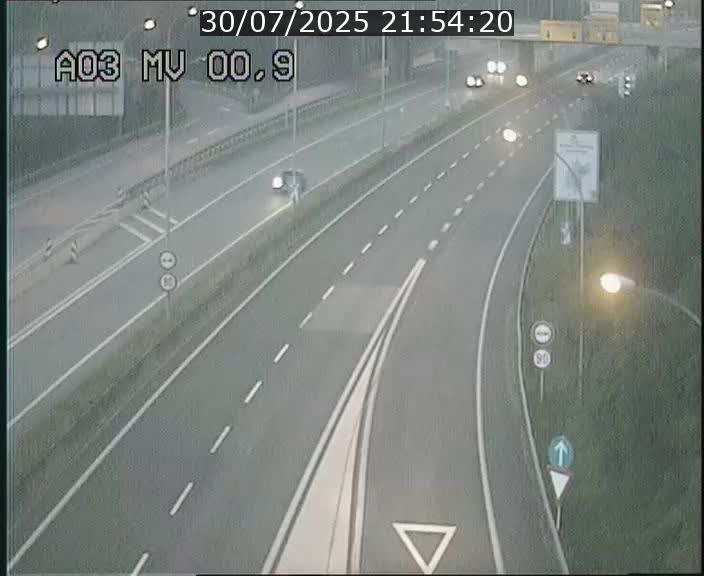 Traffic live webcam Luxembourg Croix de Gasperich - A3 - BK 0.4 - direction Luxembourg