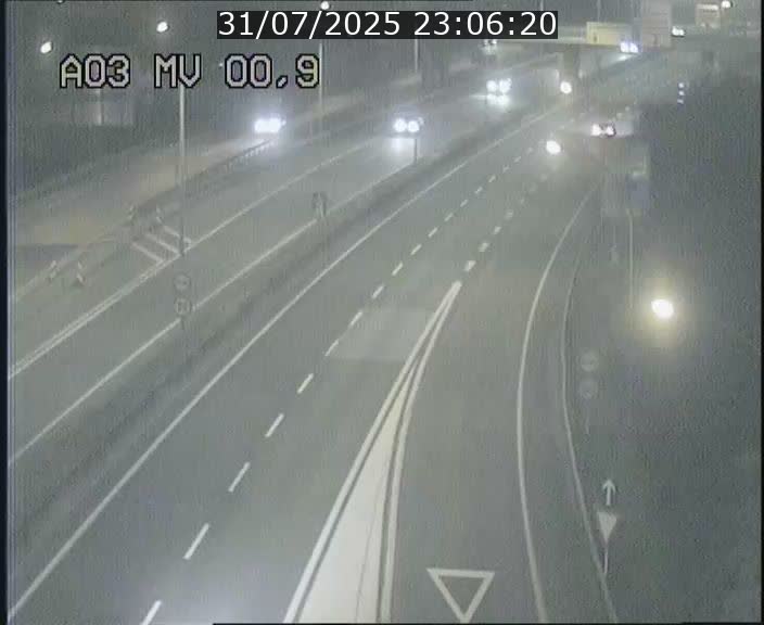Traffic live webcam Luxembourg Croix de Gasperich - A3 - BK 0.4 - direction Luxembourg
