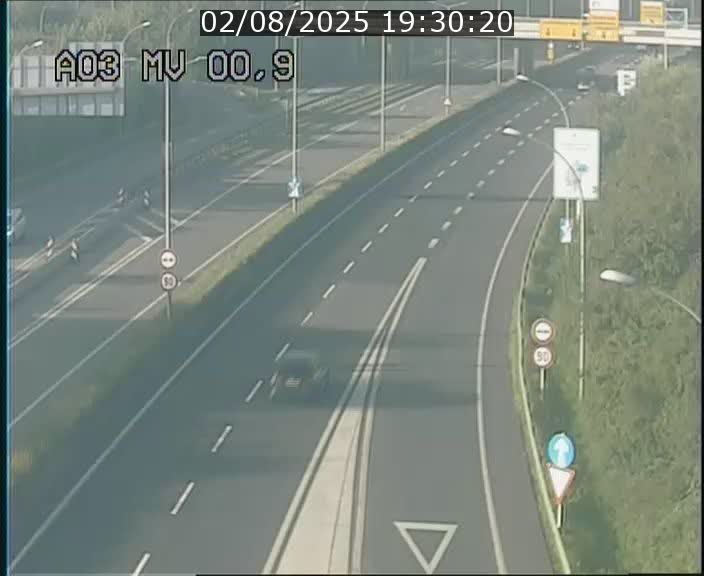 Traffic live webcam Luxembourg Croix de Gasperich - A3 - BK 0.4 - direction Luxembourg