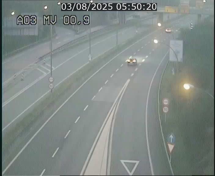 Traffic live webcam Luxembourg Croix de Gasperich - A3 - BK 0.4 - direction Luxembourg