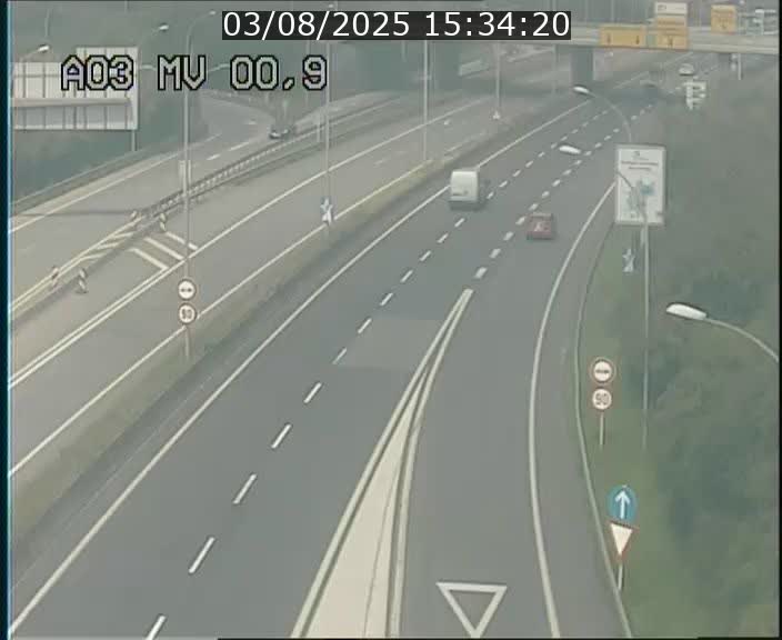 Traffic live webcam Luxembourg Croix de Gasperich - A3 - BK 0.4 - direction Luxembourg