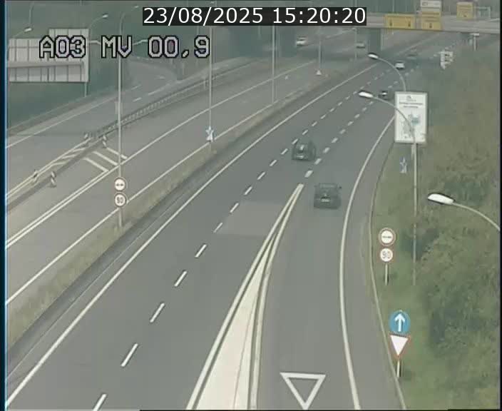 Traffic live webcam Luxembourg Croix de Gasperich - A3 - BK 0.4 - direction Luxembourg