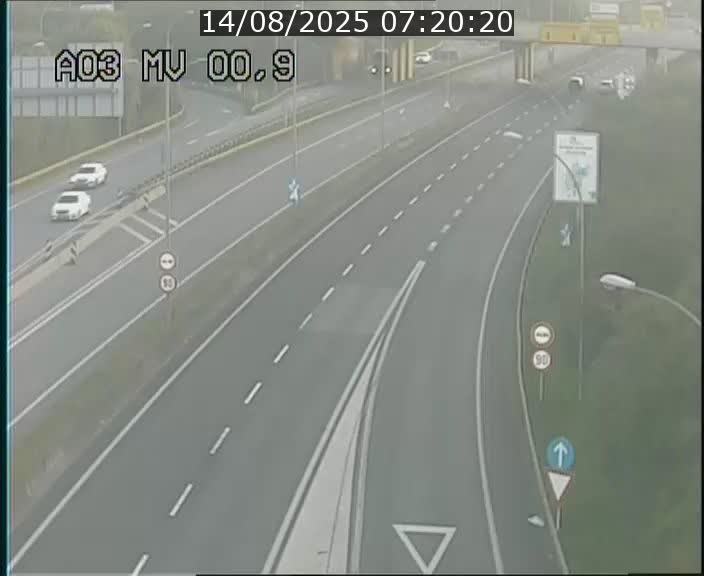 Traffic live webcam Luxembourg Croix de Gasperich - A3 - BK 0.4 - direction Luxembourg