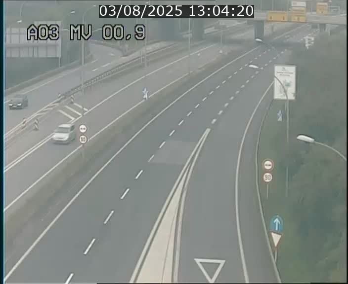 Traffic live webcam Luxembourg Croix de Gasperich - A3 - BK 0.4 - direction Luxembourg