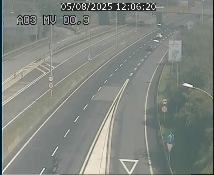 Traffic live webcam Luxembourg Croix de Gasperich - A3 - BK 0.4 - direction Luxembourg
