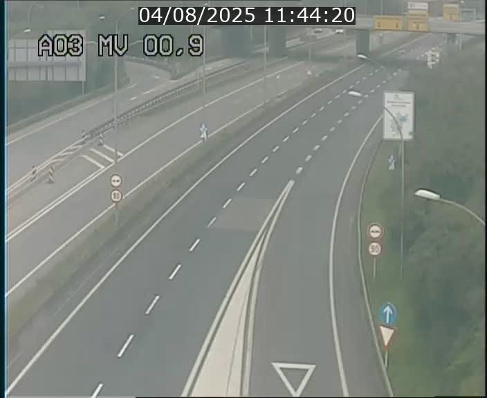 Traffic live webcam Luxembourg Croix de Gasperich - A3 - BK 0.4 - direction Luxembourg