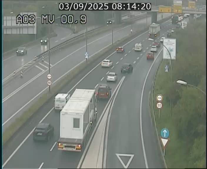 Traffic live webcam Luxembourg Croix de Gasperich - A3 - BK 0.4 - direction Luxembourg