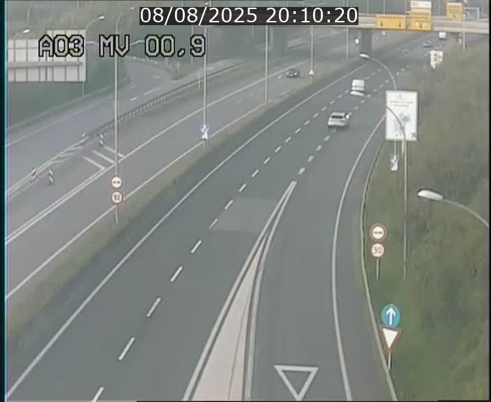 Traffic live webcam Luxembourg Croix de Gasperich - A3 - BK 0.4 - direction Luxembourg