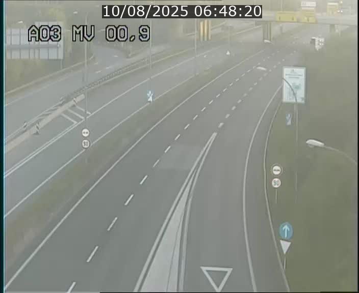 Traffic live webcam Luxembourg Croix de Gasperich - A3 - BK 0.4 - direction Luxembourg