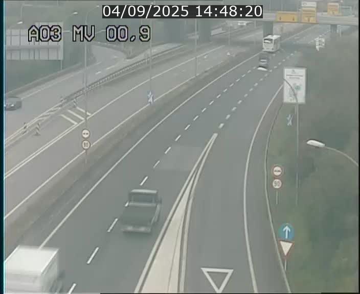 Traffic live webcam Luxembourg Croix de Gasperich - A3 - BK 0.4 - direction Luxembourg