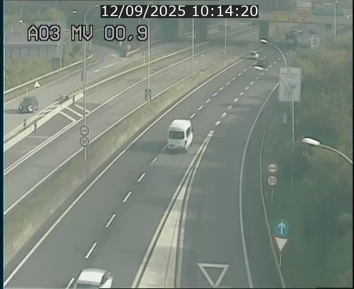 Traffic live webcam Luxembourg Croix de Gasperich - A3 - BK 0.4 - direction Luxembourg