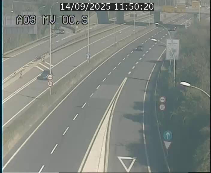 Traffic live webcam Luxembourg Croix de Gasperich - A3 - BK 0.4 - direction Luxembourg