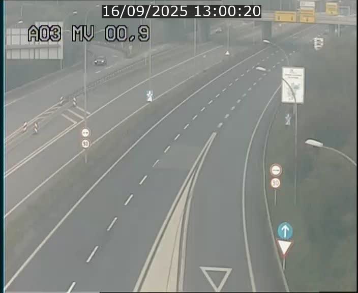 Traffic live webcam Luxembourg Croix de Gasperich - A3 - BK 0.4 - direction Luxembourg