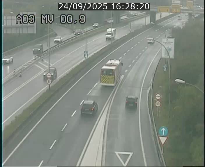 Traffic live webcam Luxembourg Croix de Gasperich - A3 - BK 0.4 - direction Luxembourg