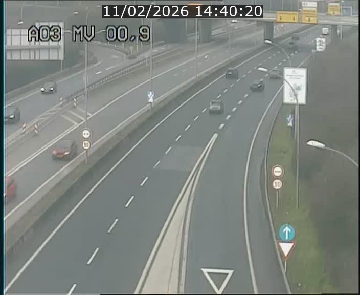 <h2>Traffic live webcam Luxembourg Croix de Gasperich - A3 - BK 0.4 - direction Luxembourg</h2>