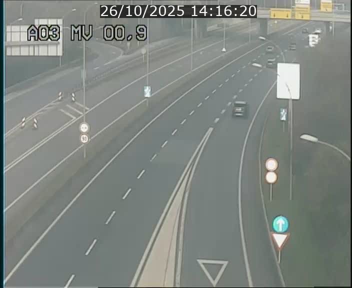 <h2>Traffic live webcam Luxembourg Croix de Gasperich - A3 - BK 0.4 - direction Luxembourg</h2>