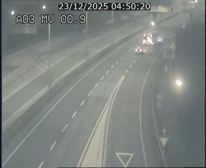 Traffic live webcam Luxembourg Croix de Gasperich - A3 - BK 0.4 - direction Luxembourg