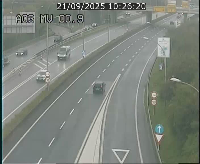 Traffic live webcam Luxembourg Croix de Gasperich - A3 - BK 0.4 - direction Luxembourg