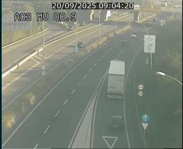 Traffic live webcam Luxembourg Croix de Gasperich - A3 - BK 0.4 - direction Luxembourg