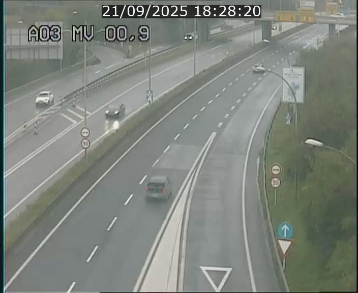 <h2>Traffic live webcam Luxembourg Croix de Gasperich - A3 - BK 0.4 - direction Luxembourg</h2>
