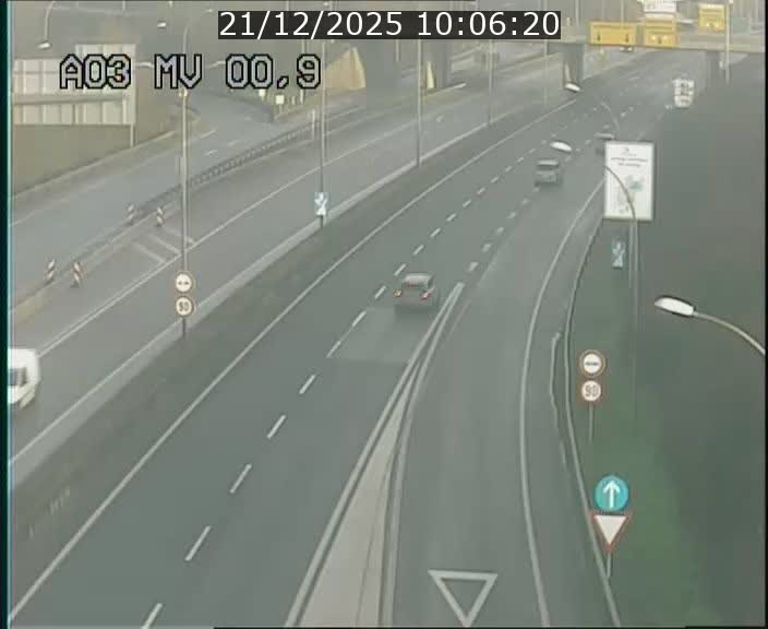 <h2>Traffic live webcam Luxembourg Croix de Gasperich - A3 - BK 0.4 - direction Luxembourg</h2>
