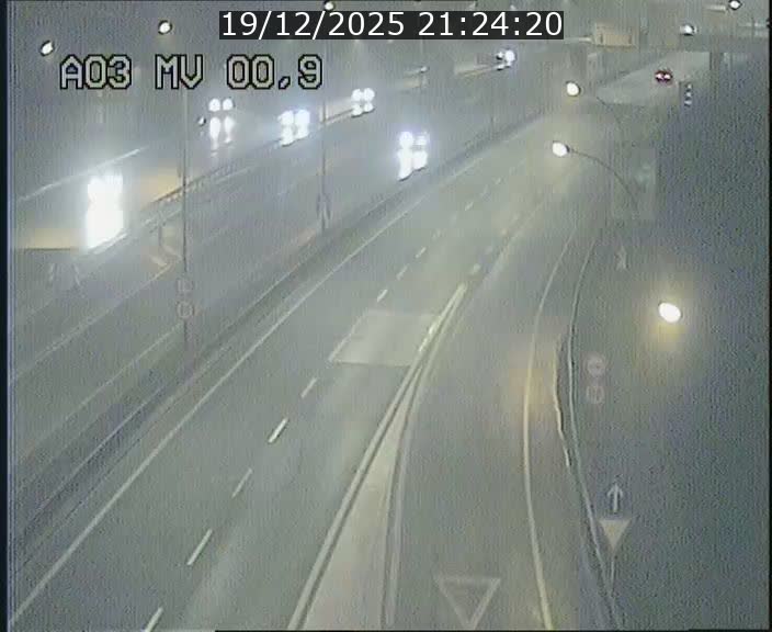 <h2>Traffic live webcam Luxembourg Croix de Gasperich - A3 - BK 0.4 - direction Luxembourg</h2>