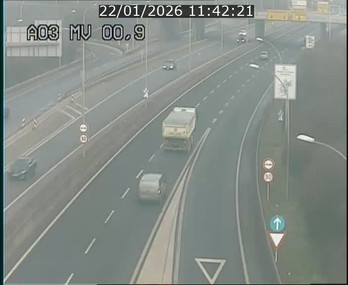 <h2>Traffic live webcam Luxembourg Croix de Gasperich - A3 - BK 0.4 - direction Luxembourg</h2>