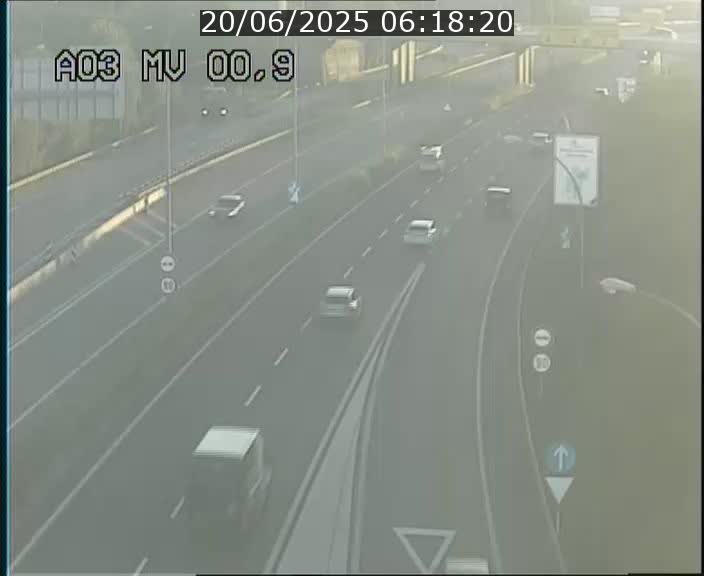 <h2>Traffic live webcam Luxembourg Croix de Gasperich - A3 - BK 0.4 - direction Luxembourg</h2>