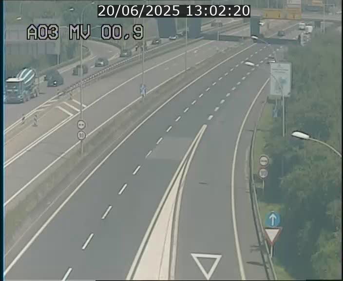 <h2>Traffic live webcam Luxembourg Croix de Gasperich - A3 - BK 0.4 - direction Luxembourg</h2>